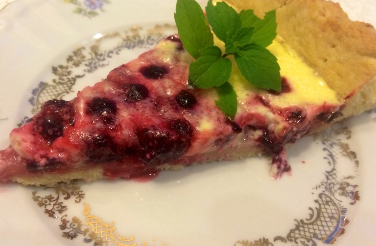 Tarta z czarną porzeczką. 