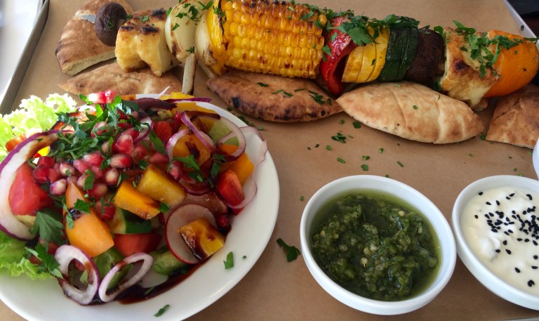 Grillowana szpada z warzywami.